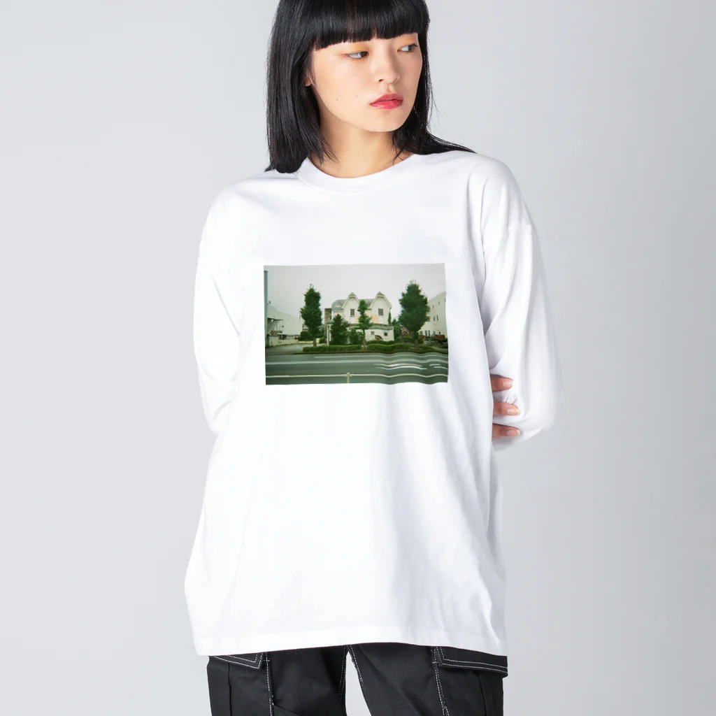 チルTショップの国道沿いの緑の家 Big Long Sleeve T-Shirt