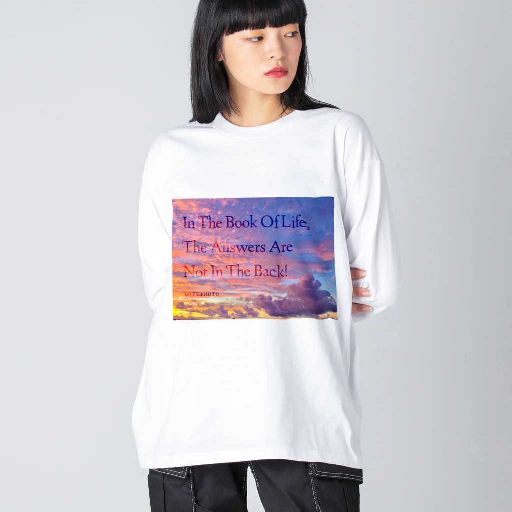 mizuphoto galleryの人生という本には、答えは後ろにはないんだよ【偉人の名言×OKINAWA】 Big Long Sleeve T-Shirt