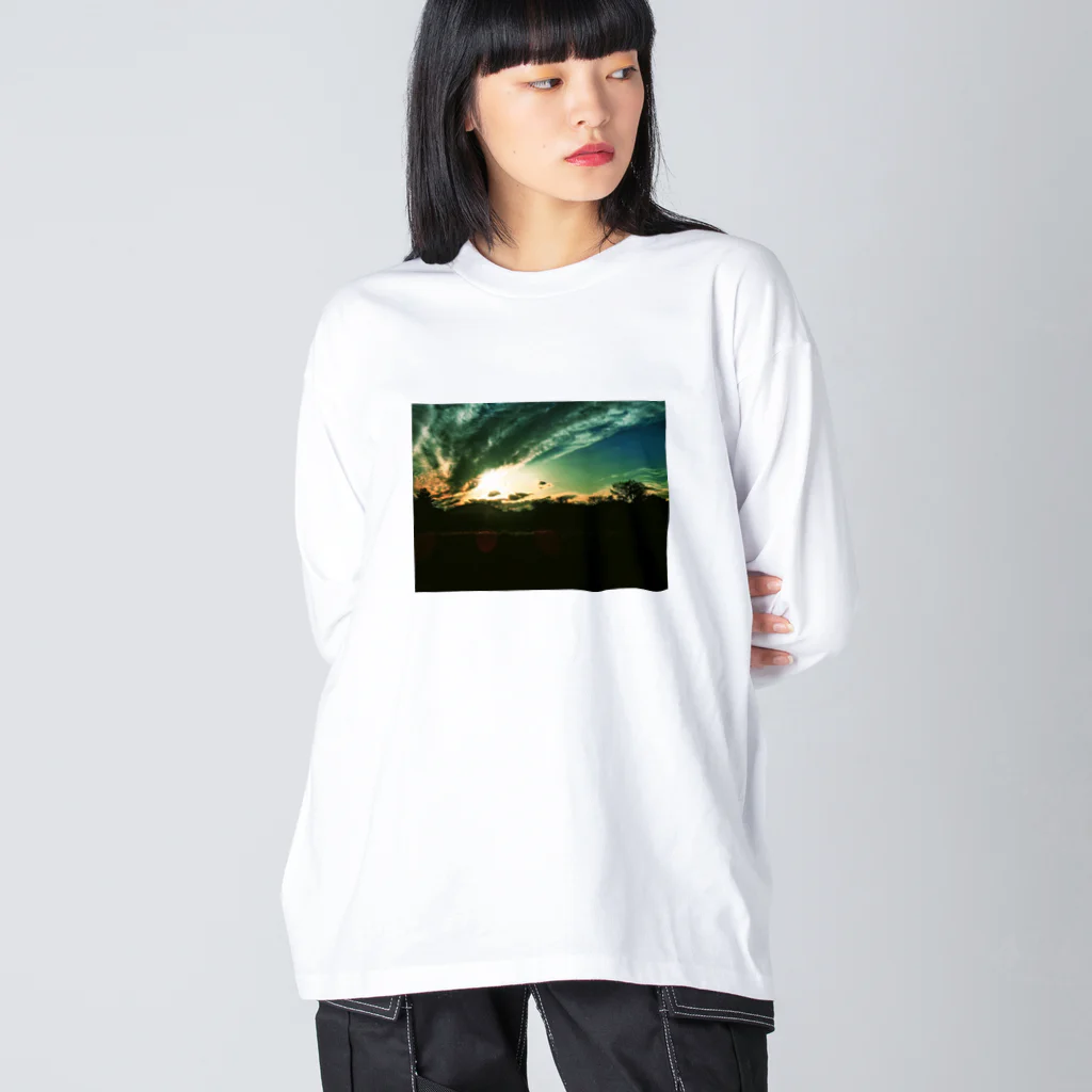 SHOPマニャガハの変わる空、変わる雲 ビッグシルエットロングスリーブTシャツ