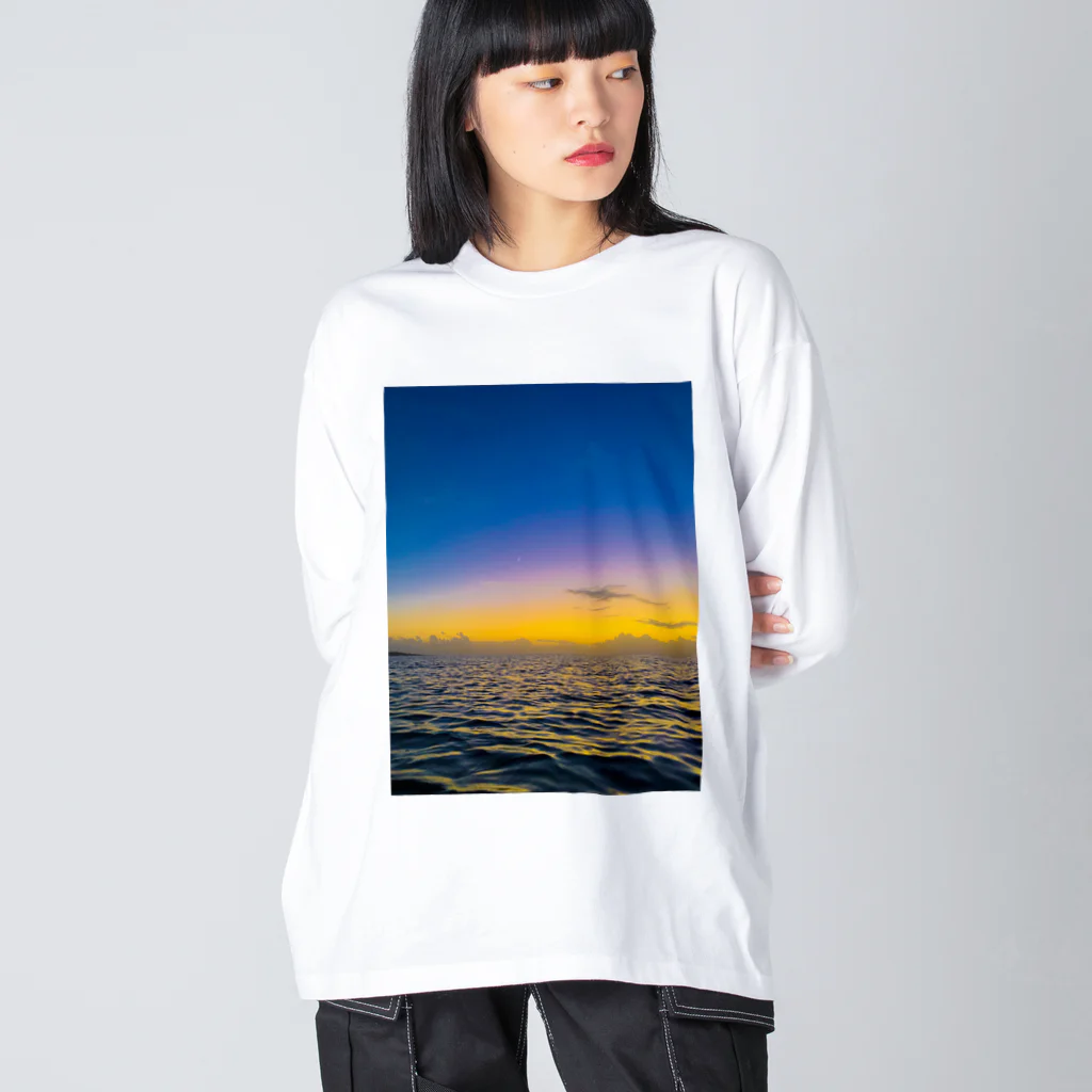 mizuphoto galleryのNight to the crescent moon ビッグシルエットロングスリーブTシャツ