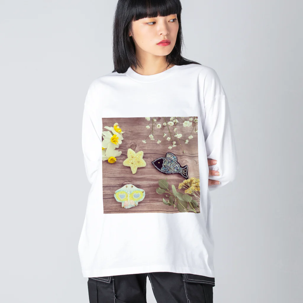 imc-chibiのビーズ刺繍のサカナとヒトデとちょうちょと植物 Big Long Sleeve T-Shirt