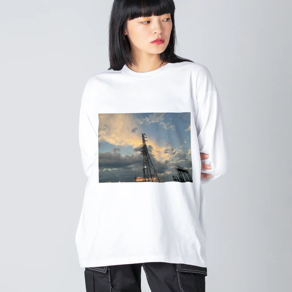 Aki’s design shopの(セール中)Sunset over the tower Big Long Sleeve T-Shirt