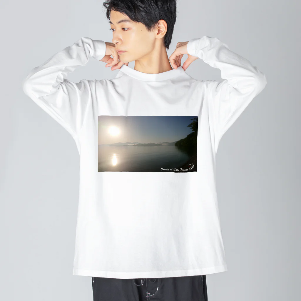 ～十和田湖の案内人～遊部屋十和田のSunrise at Lake Towada ビッグシルエットロングスリーブTシャツ