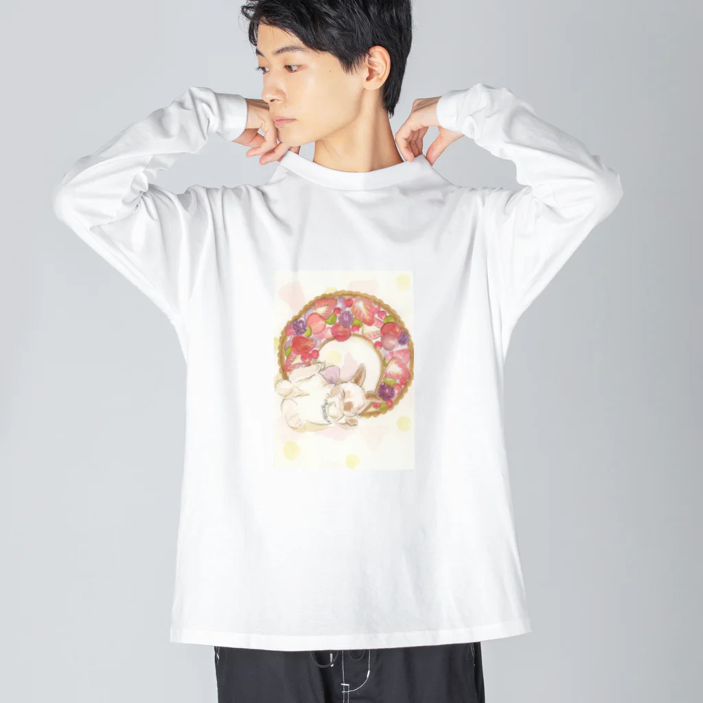 お菓子な森の赤いフルーツタルトムーンとじゃれるウサギ Big Long Sleeve T-Shirt