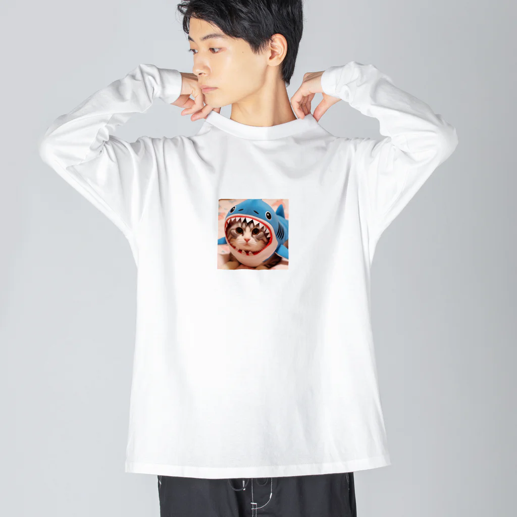 アニマルグッズストア　OPIの鮫の着ぐるみを着た猫 ビッグシルエットロングスリーブTシャツ