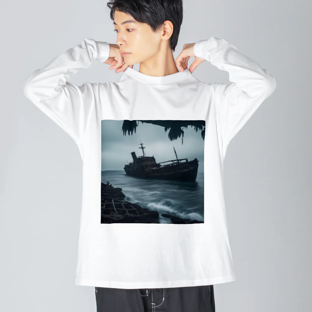 Dark Fの暗黒の海に浮かぶ腐敗した船の墓場 Big Long Sleeve T-Shirt