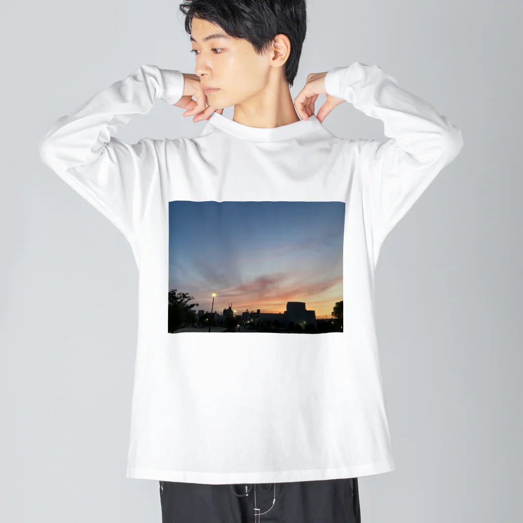 さちの部屋のとある日の夕焼け Big Long Sleeve T-Shirt