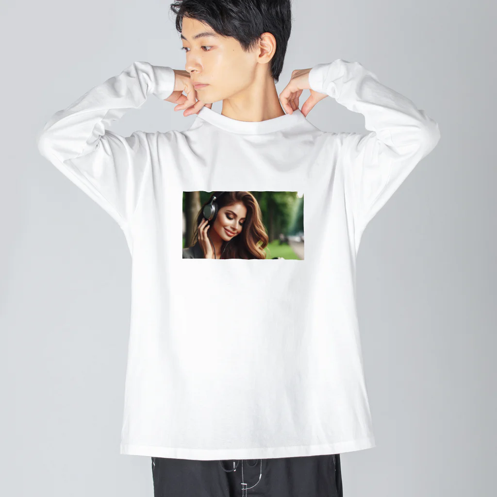 moesoraの音楽を聴く女性 Big Long Sleeve T-Shirt