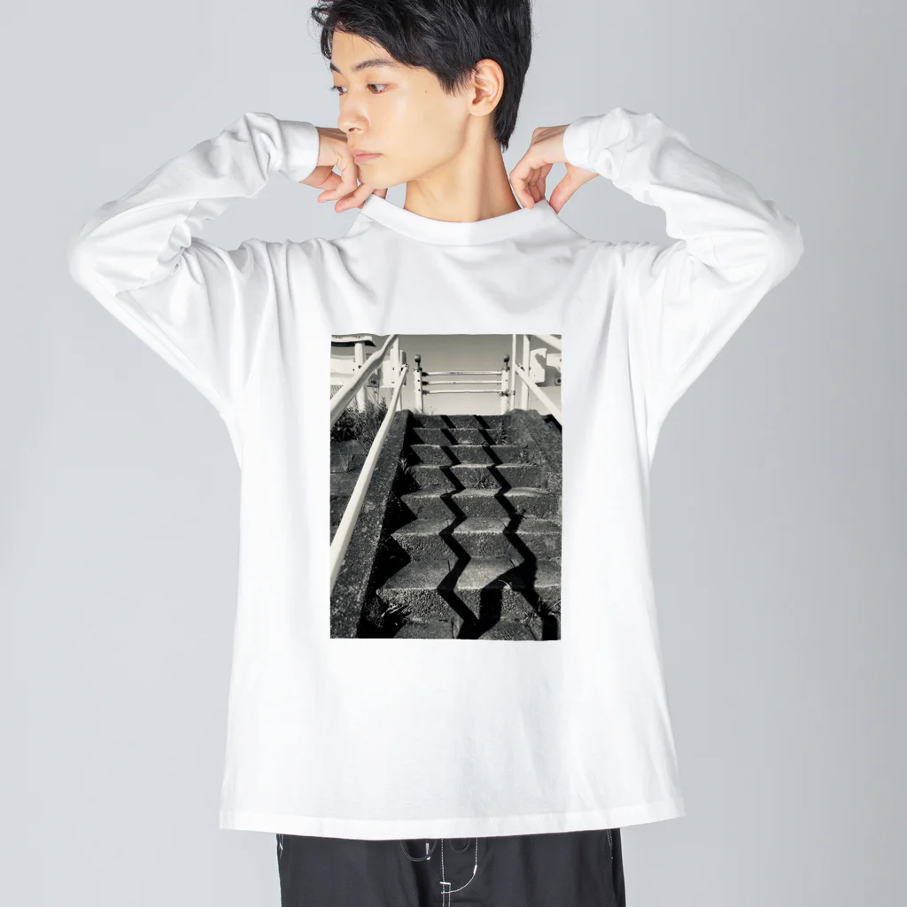 俺、本田の階段のかげ Big Long Sleeve T-Shirt