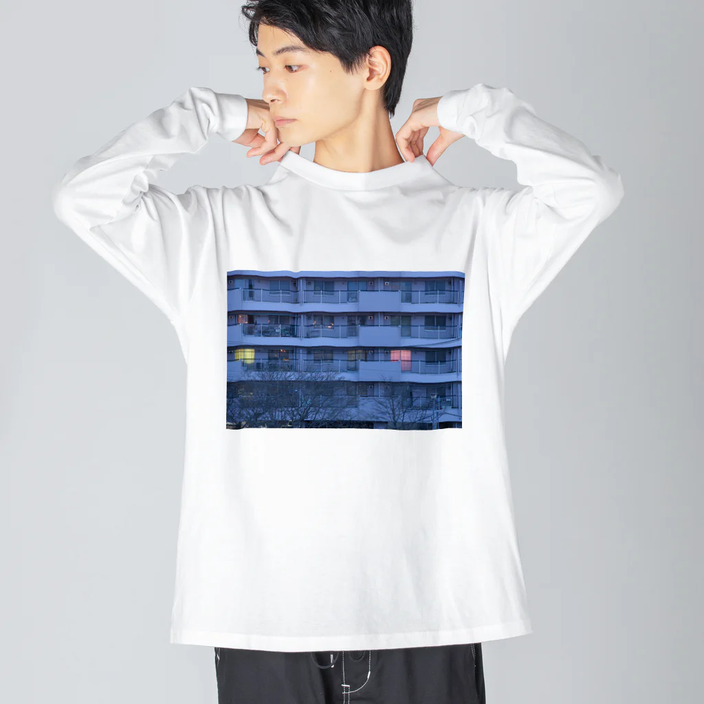 豆乳ラテのアパートの壁（夜） Big Long Sleeve T-Shirt