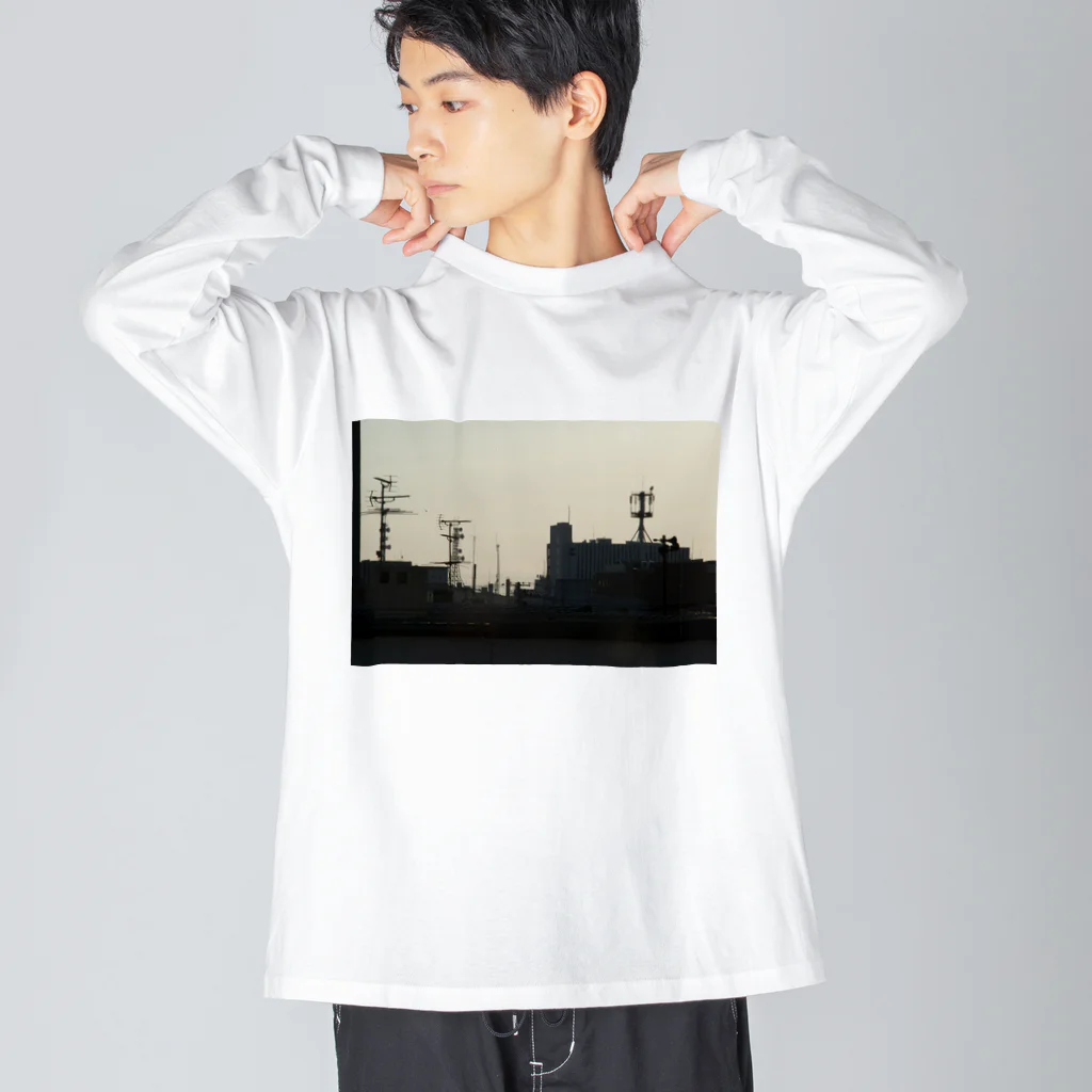 豆乳ラテの夕方の街のシルエット Big Long Sleeve T-Shirt