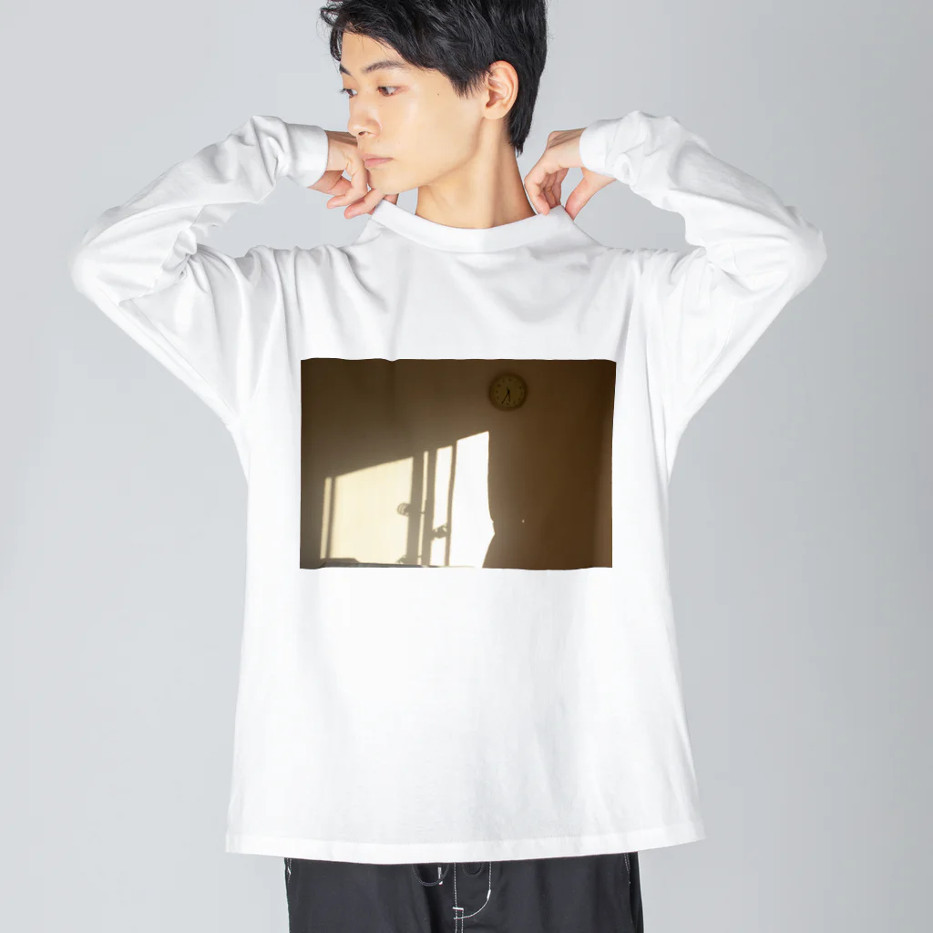 豆乳ラテの部屋に入る西日 Big Long Sleeve T-Shirt