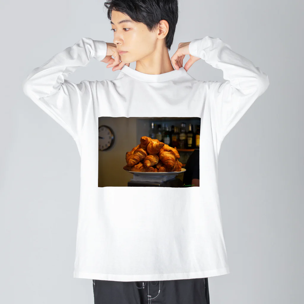 UKOARA THE SHOPのアムステルダムのおいしいクロワッサン ビッグシルエットロングスリーブTシャツ