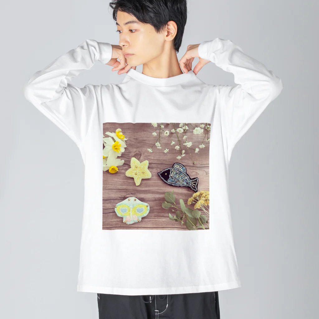 imc-chibiのビーズ刺繍のサカナとヒトデとちょうちょと植物 Big Long Sleeve T-Shirt