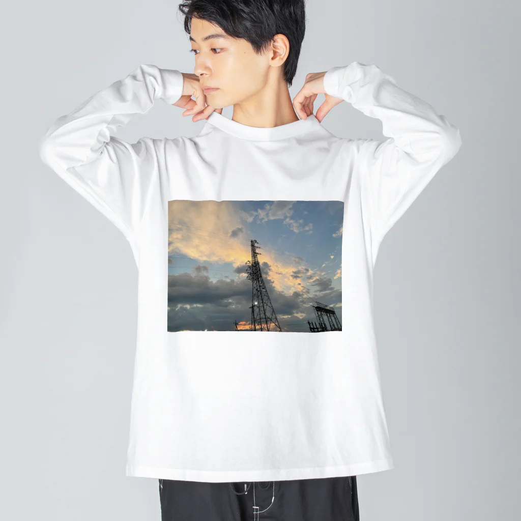 Aki’s design shopの(セール中)Sunset over the tower Big Long Sleeve T-Shirt