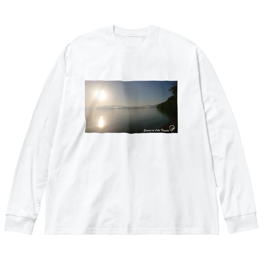 ～十和田湖の案内人～遊部屋十和田のSunrise at Lake Towada ビッグシルエットロングスリーブTシャツ