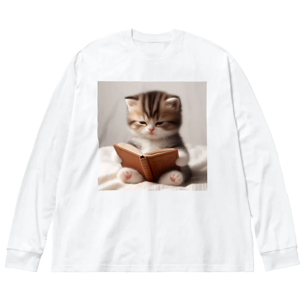 しんふぉショップの読書する赤ちゃんネコのグッズ ビッグシルエットロングスリーブTシャツ