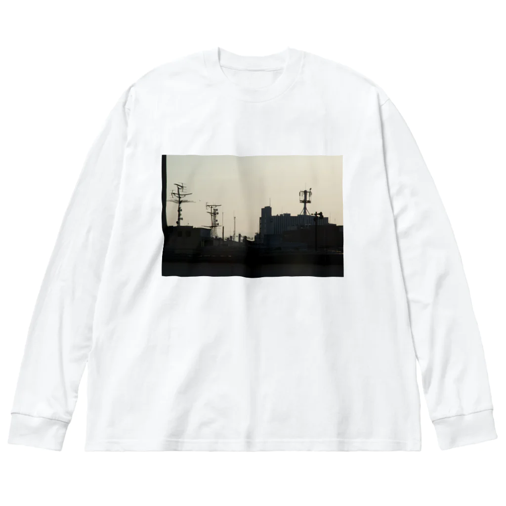 豆乳ラテの夕方の街のシルエット Big Long Sleeve T-Shirt