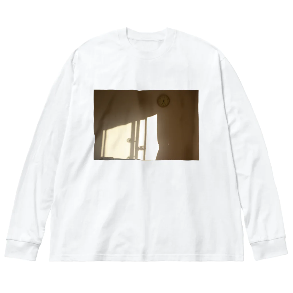 豆乳ラテの部屋に入る西日 Big Long Sleeve T-Shirt