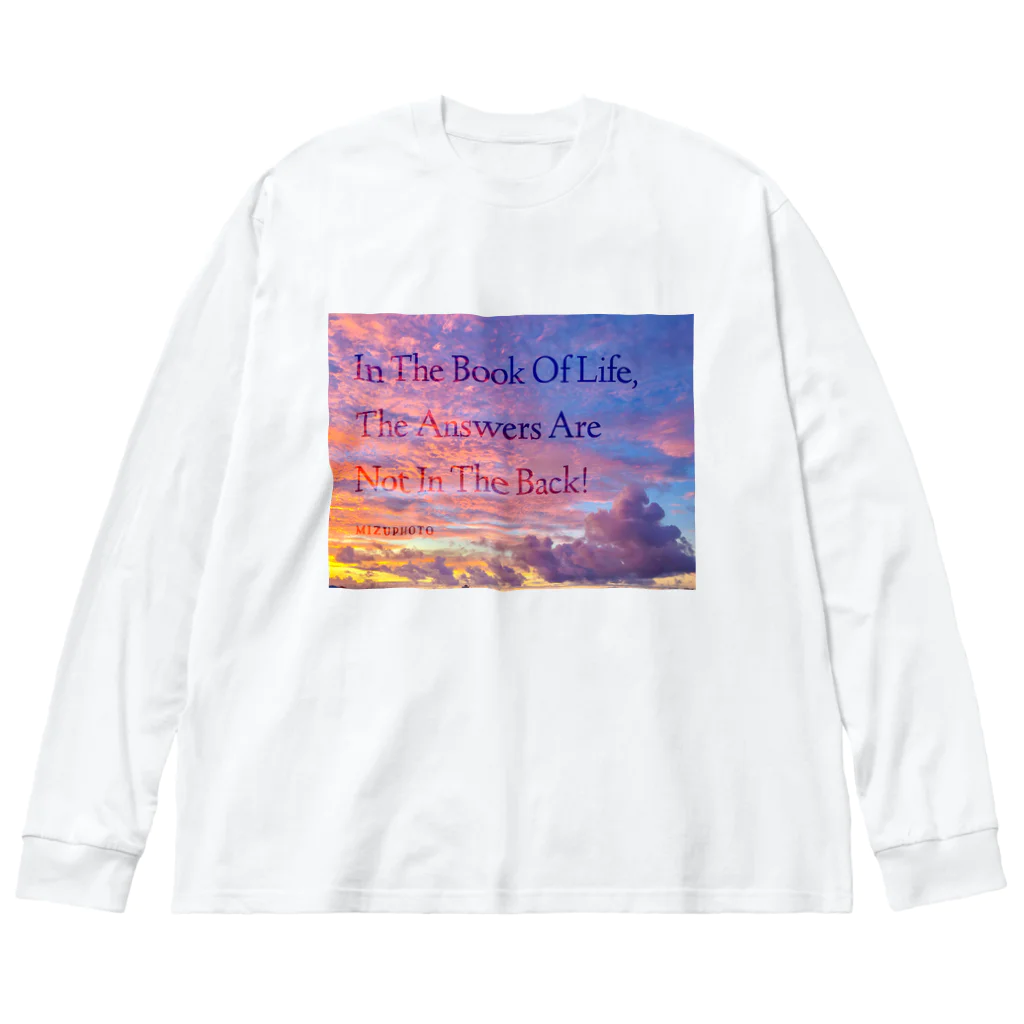 mizuphoto galleryの人生という本には、答えは後ろにはないんだよ【偉人の名言×OKINAWA】 Big Long Sleeve T-Shirt