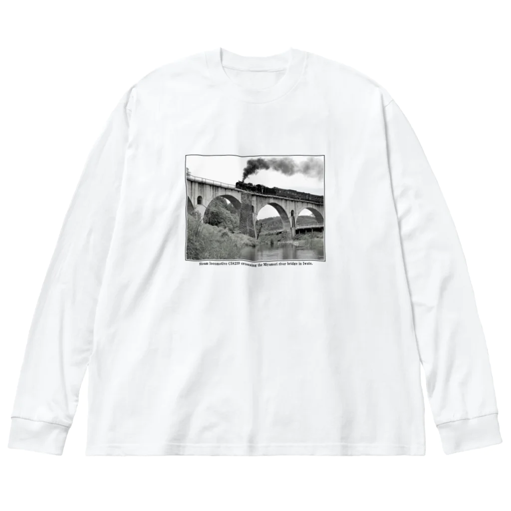 ヴィンテージ鉄道写真グッズの店の宮森川橋梁を渡る 蒸気機関車 C58239 Big Long Sleeve T-Shirt