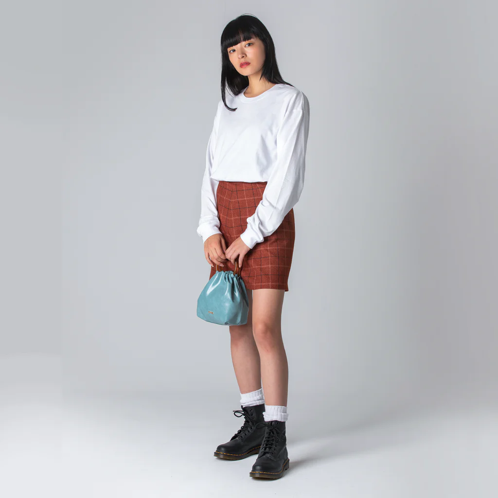 noisie_jpのすべてのひとの平等を(mac) ビッグシルエットロングスリーブTシャツの女性全身着用イメージ