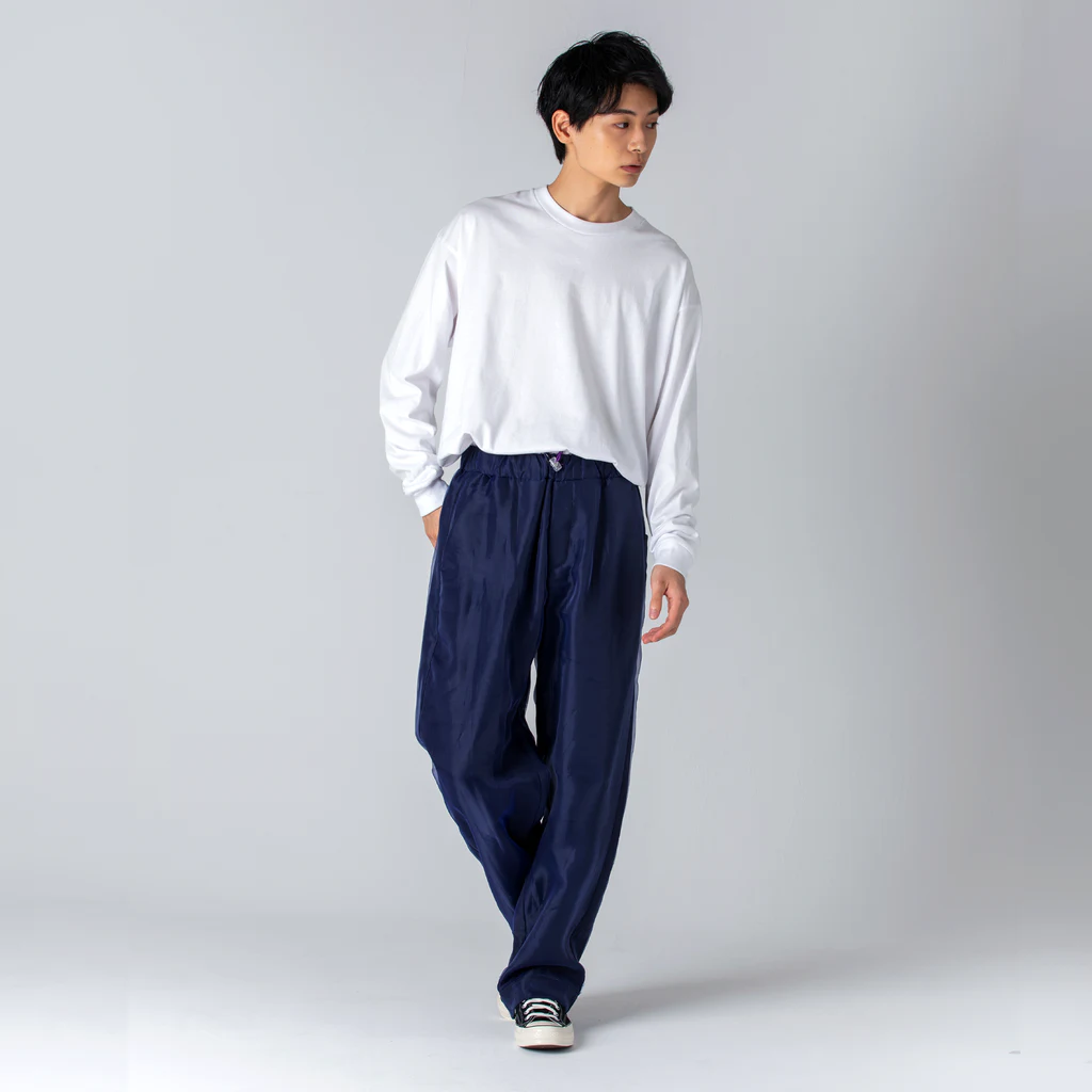よしもと芸人オフィシャルショップのzakkaYOSHIMOTO すゑひろがりず ビッグシルエットロングスリーブTシャツの男性全身着用イメージ