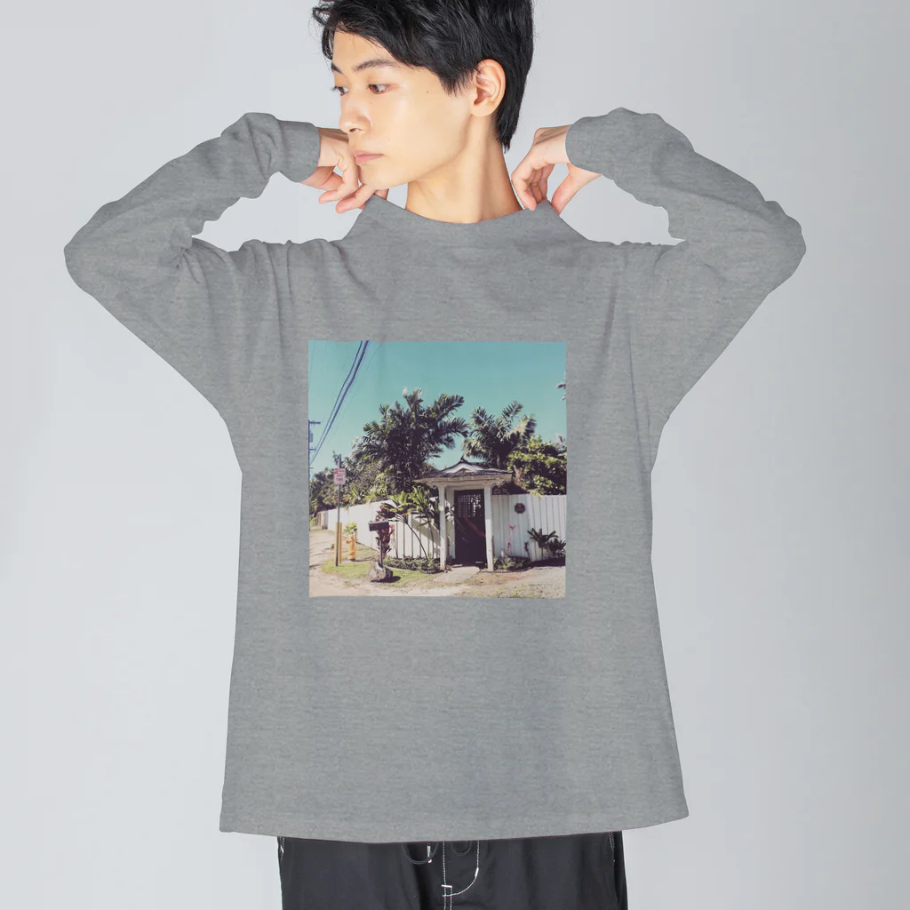 cocomane.artのビーチサイドハウス Big Long Sleeve T-Shirt