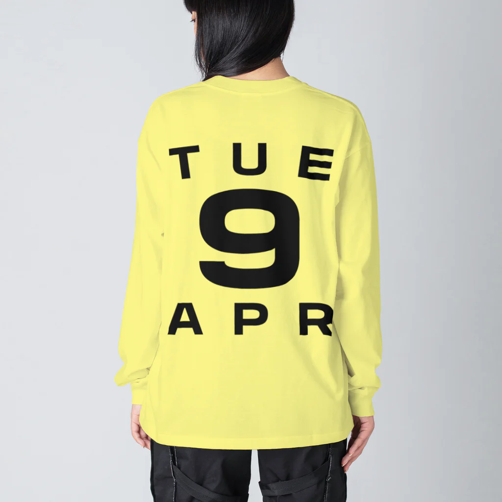 XlebreknitのTuesday, 9th April Big Long Sleeve T-Shirt