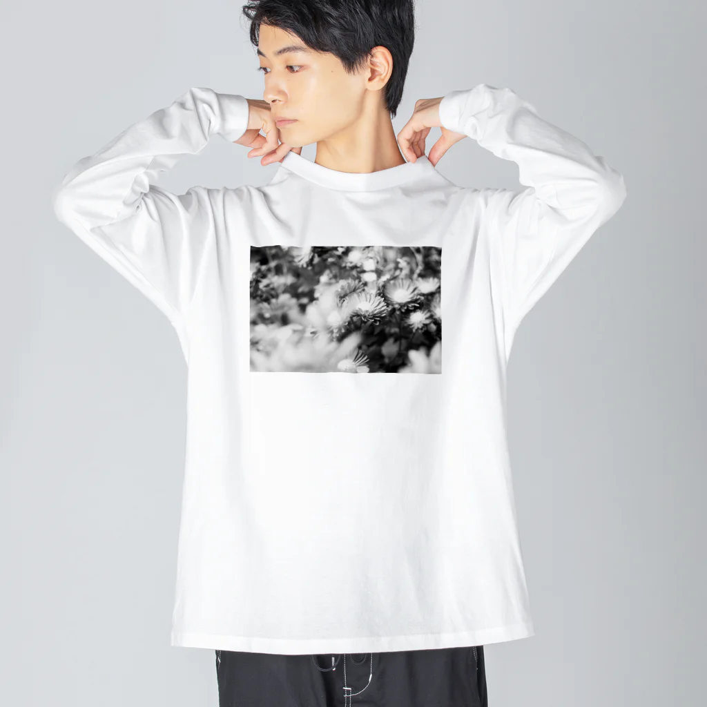 akane_art（茜音工房）のモノクロフラワー（キク） ビッグシルエットロングスリーブTシャツ