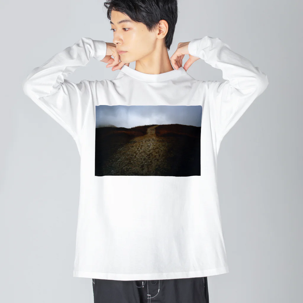 本山周平+GRAF Publishersの阿蘇山と足跡Tシャツ Big Long Sleeve T-Shirt