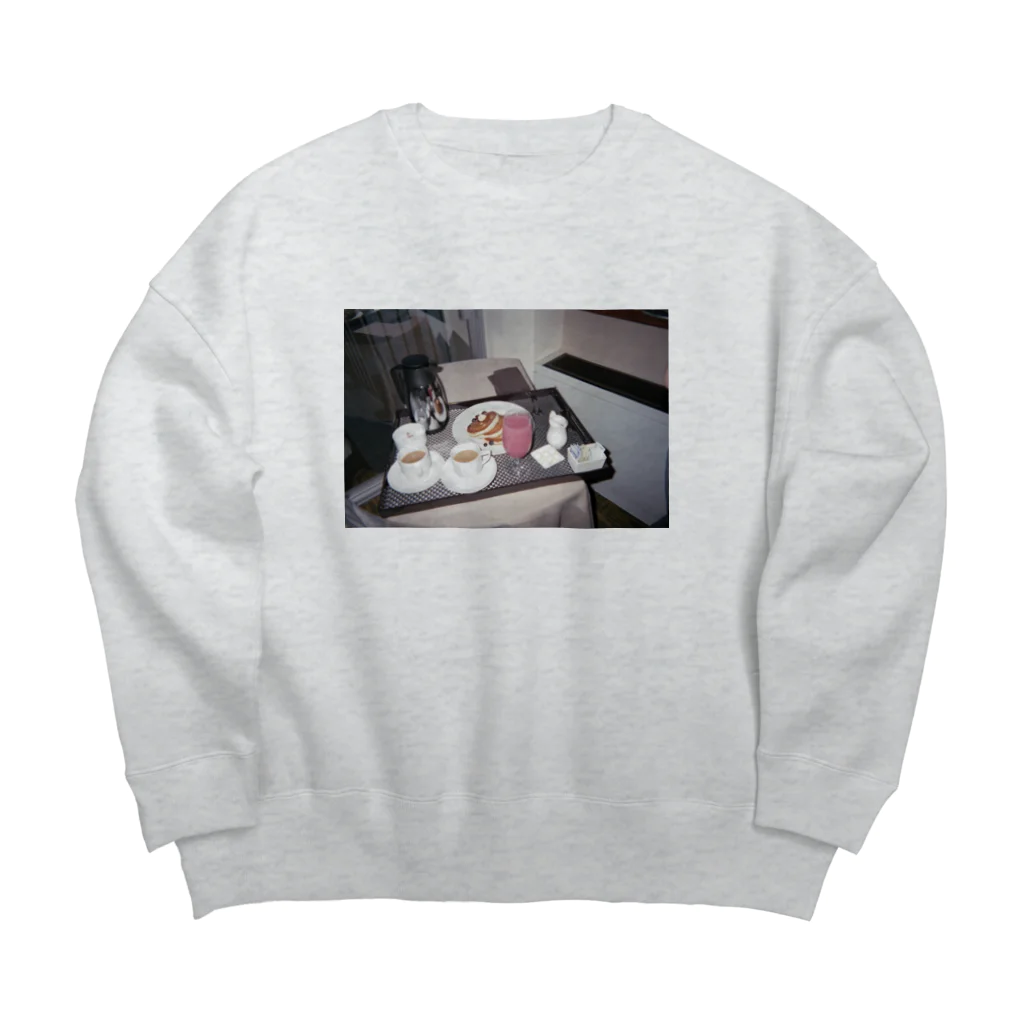 momokasaitoのグアムの朝ごはん Big Crew Neck Sweatshirt