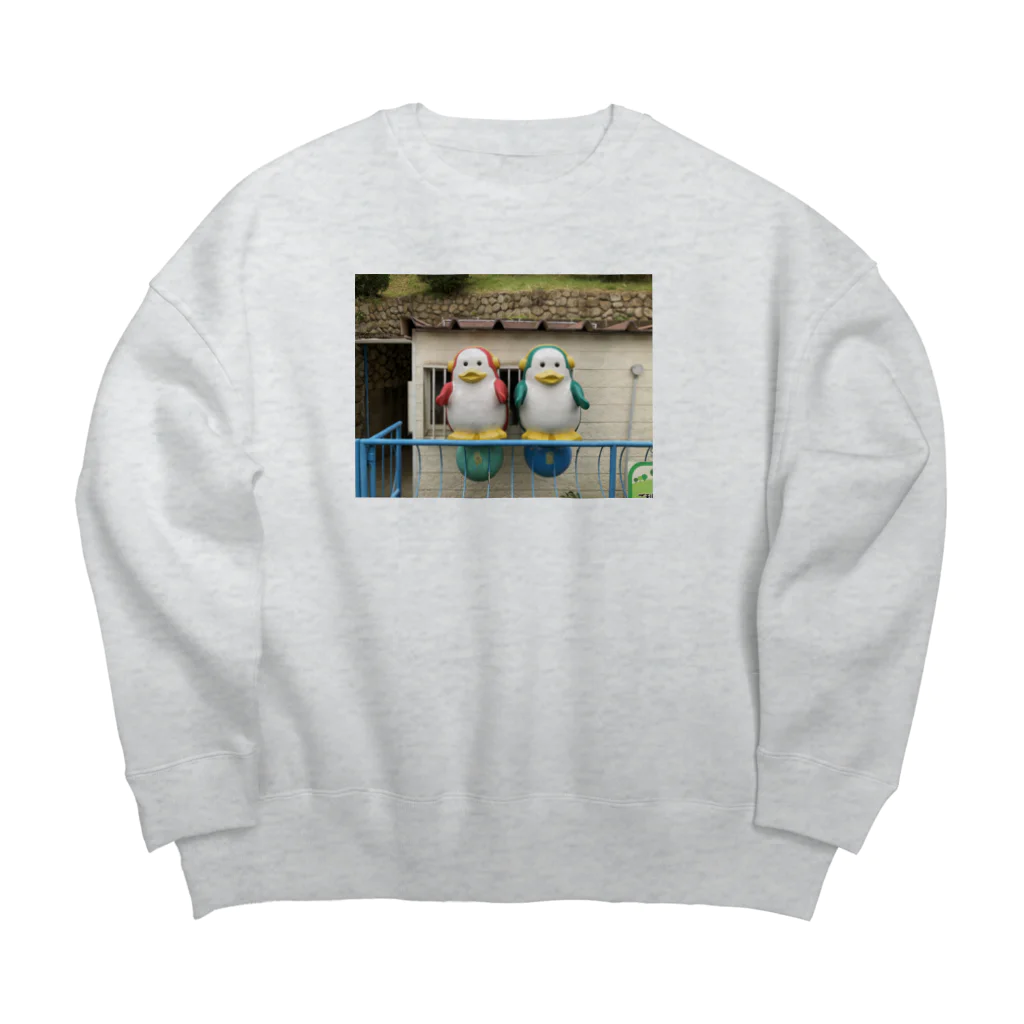 ネオンのレトロなペンギンカップル Big Crew Neck Sweatshirt