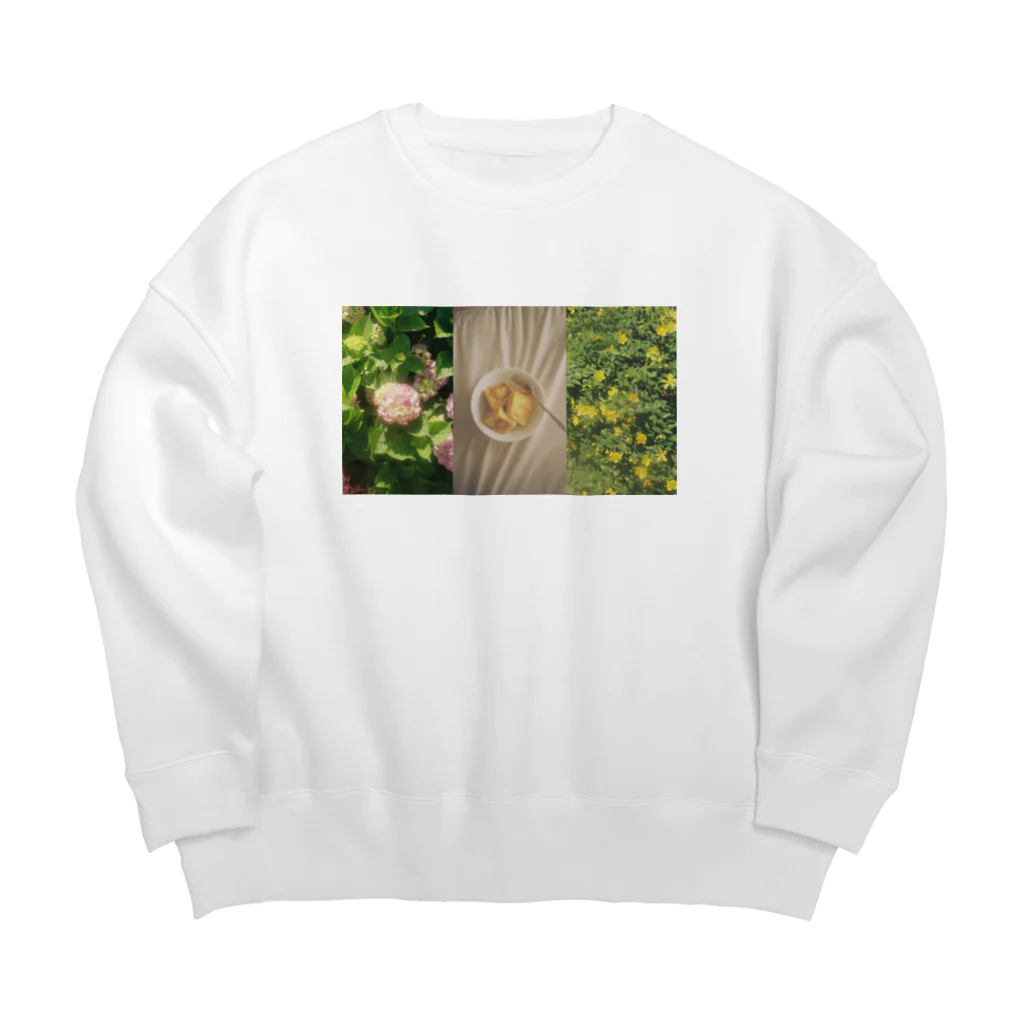 梨帆のおみせのお花とフレンチトースト Big Crew Neck Sweatshirt