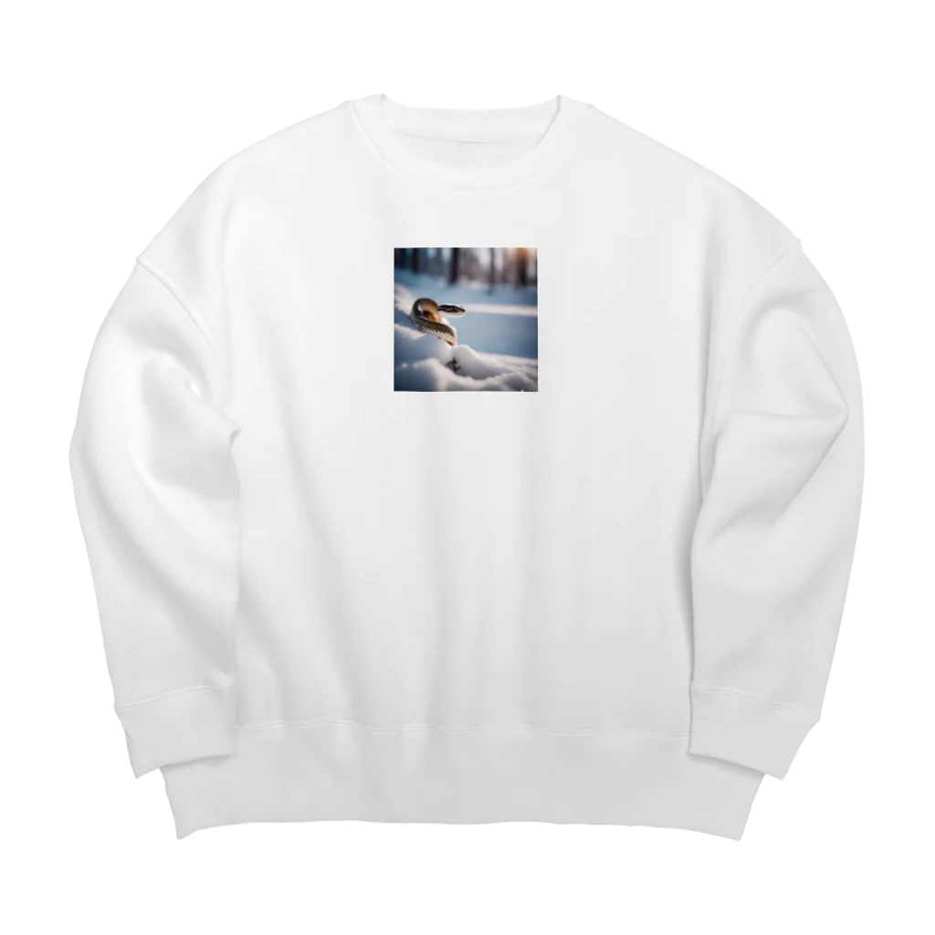 Sunbathingの美しい雪景色の中を這いずりながら喜んでいる蛇 Big Crew Neck Sweatshirt