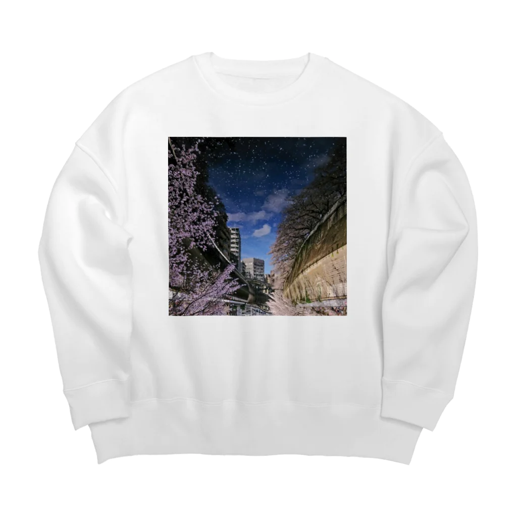 古春一生(Koharu Issey)の桜降る川空へ。 Big Crew Neck Sweatshirt