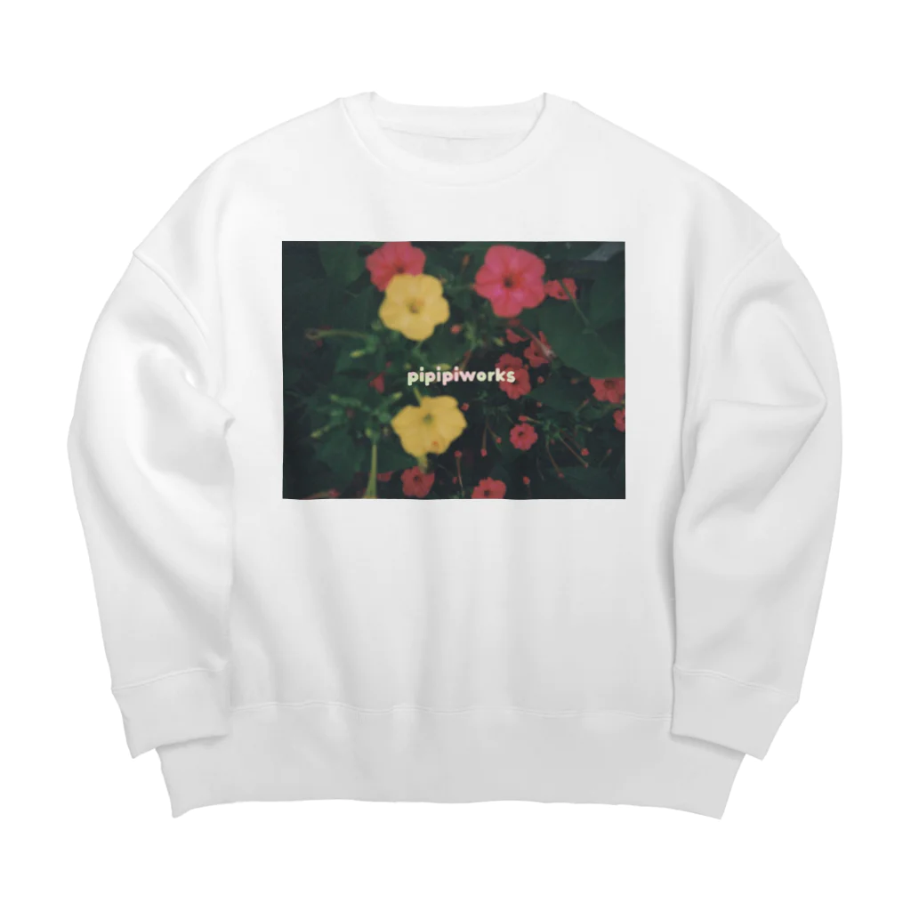 ぴぴぴ わーくすの赤と黄色のお花のスウェット Big Crew Neck Sweatshirt