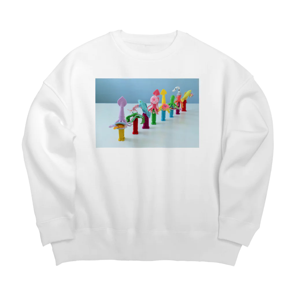 水島ひねのHINEZ 勢揃い Big Crew Neck Sweatshirt