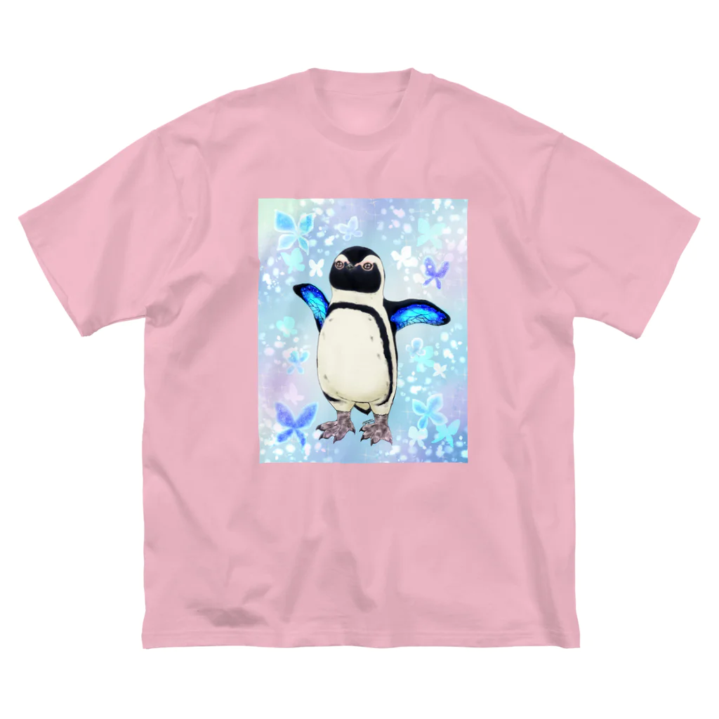 ヤママユ(ヤママユ・ペンギイナ)のケープペンギン「ちょうちょ追っかけてたの」(Blue) ビッグシルエットTシャツ