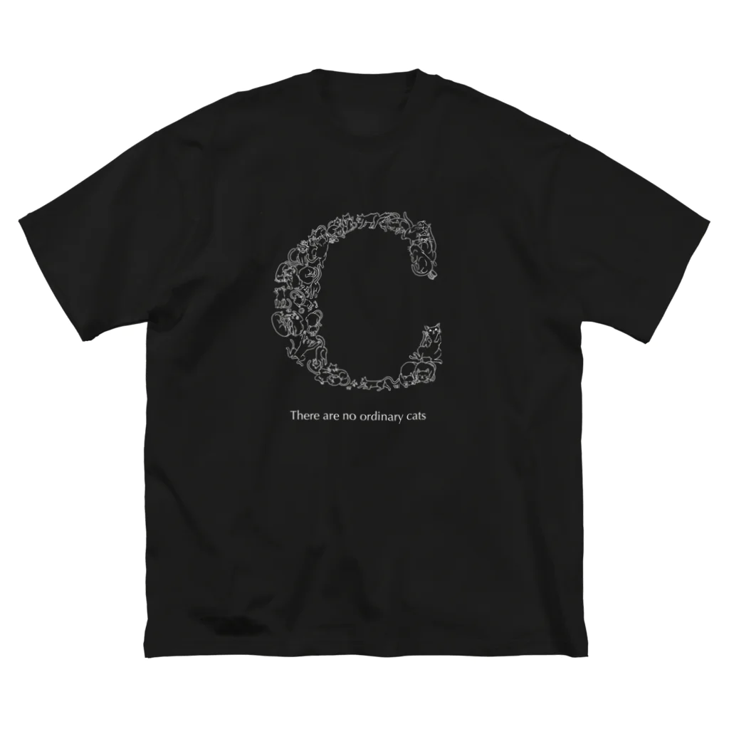 moccoの猫文字『C』白文字 ビッグシルエットTシャツ