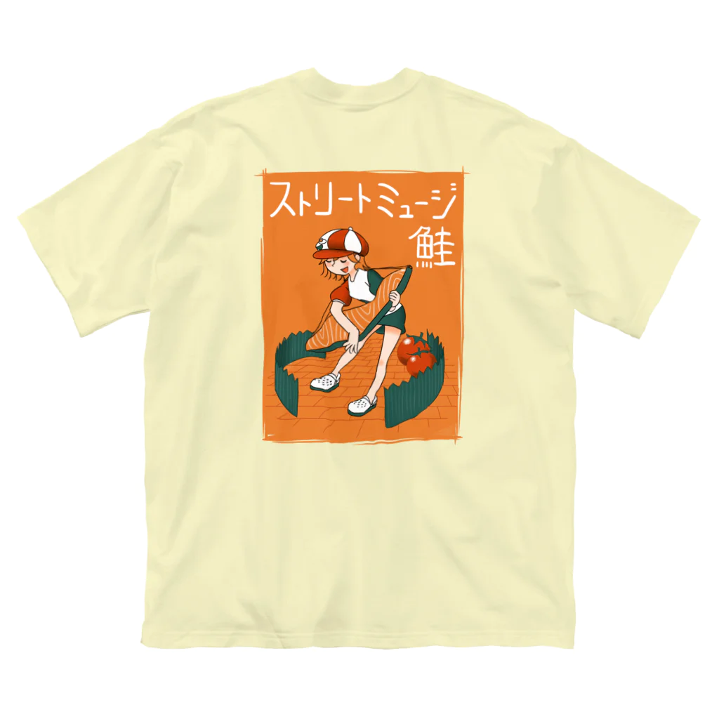 健康的うさぎの【日カンコラボ】ストリートミュージ鮭Tシャツ ビッグシルエットTシャツ