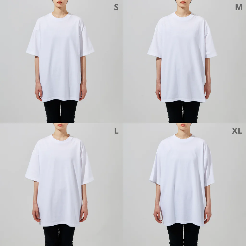 ARCHI TSHIRTのコンセプトドローイング ビッグシルエットTシャツの女性着用イメージ