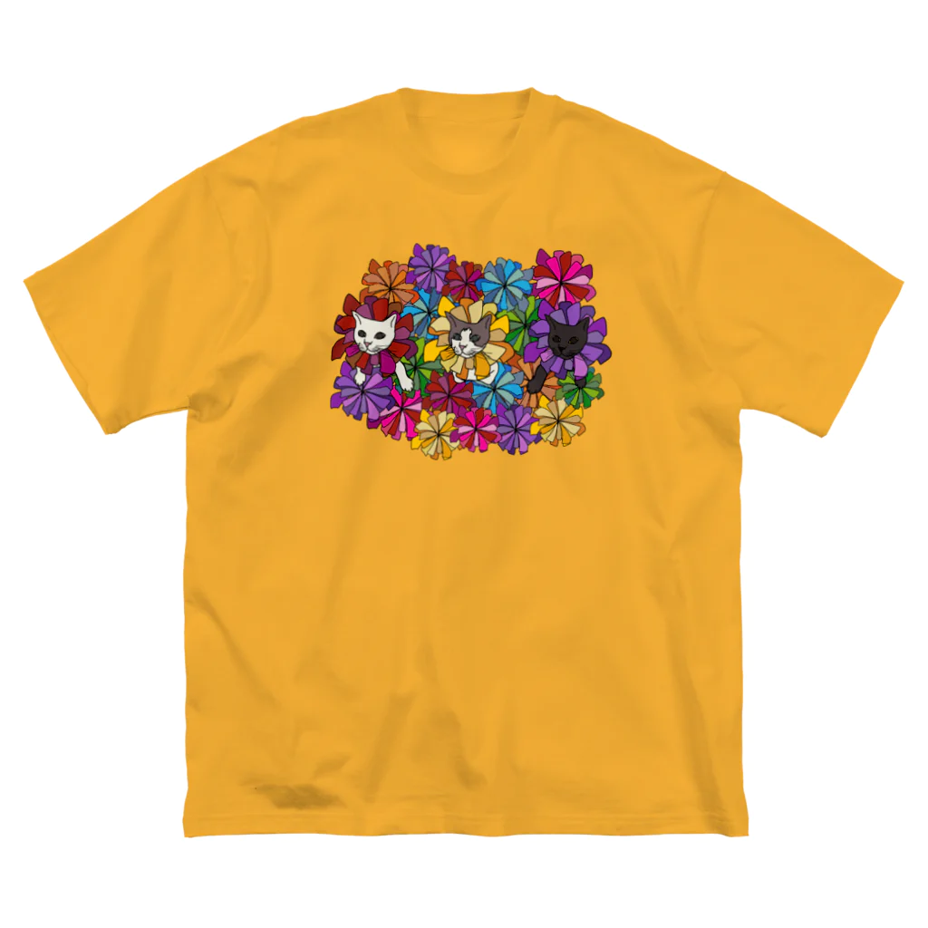 うめぼしととまととごはん。のにゃんこ花畑。 ビッグシルエットTシャツ