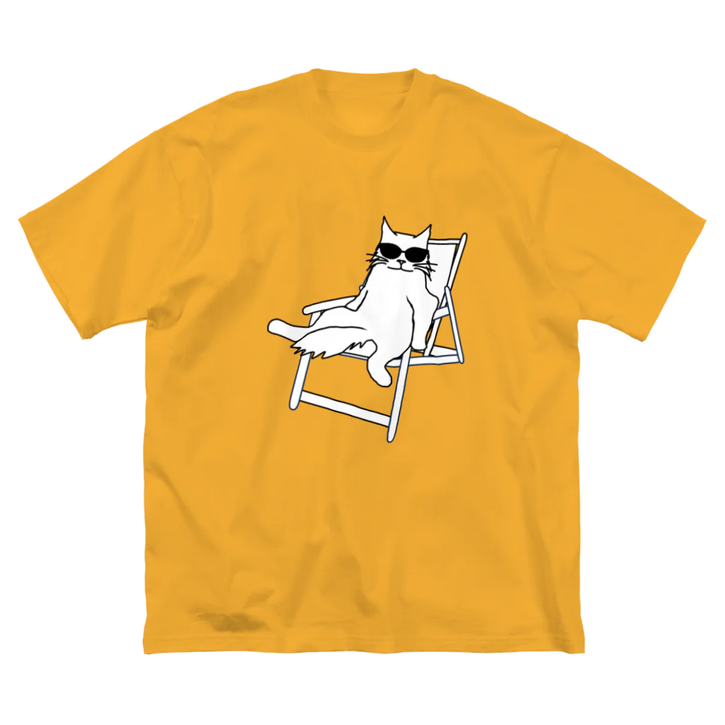 V Voca.のデッキチェアに座る猫 A ビッグシルエットTシャツ