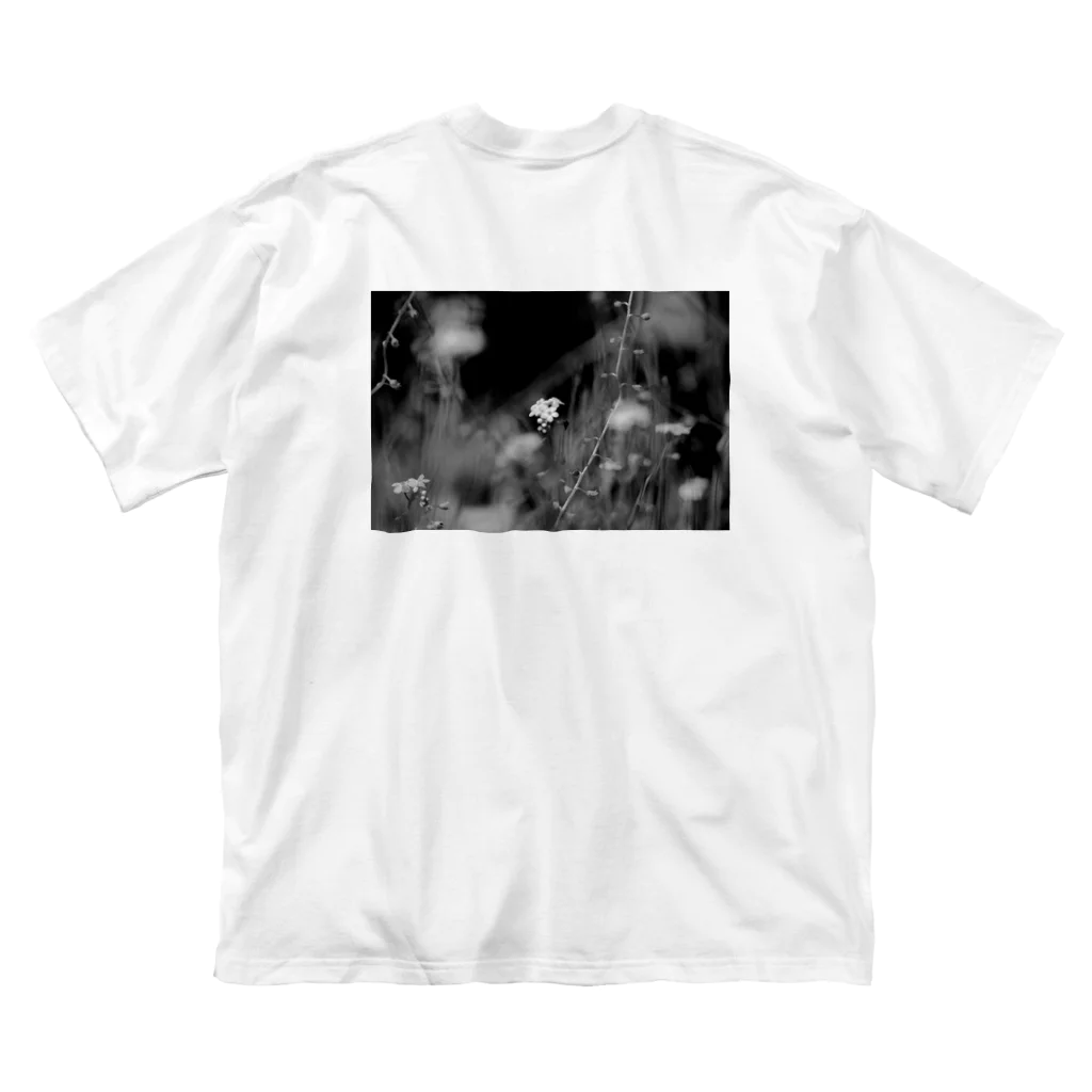 conyDesignの小さな花の写真 ビッグシルエットTシャツ