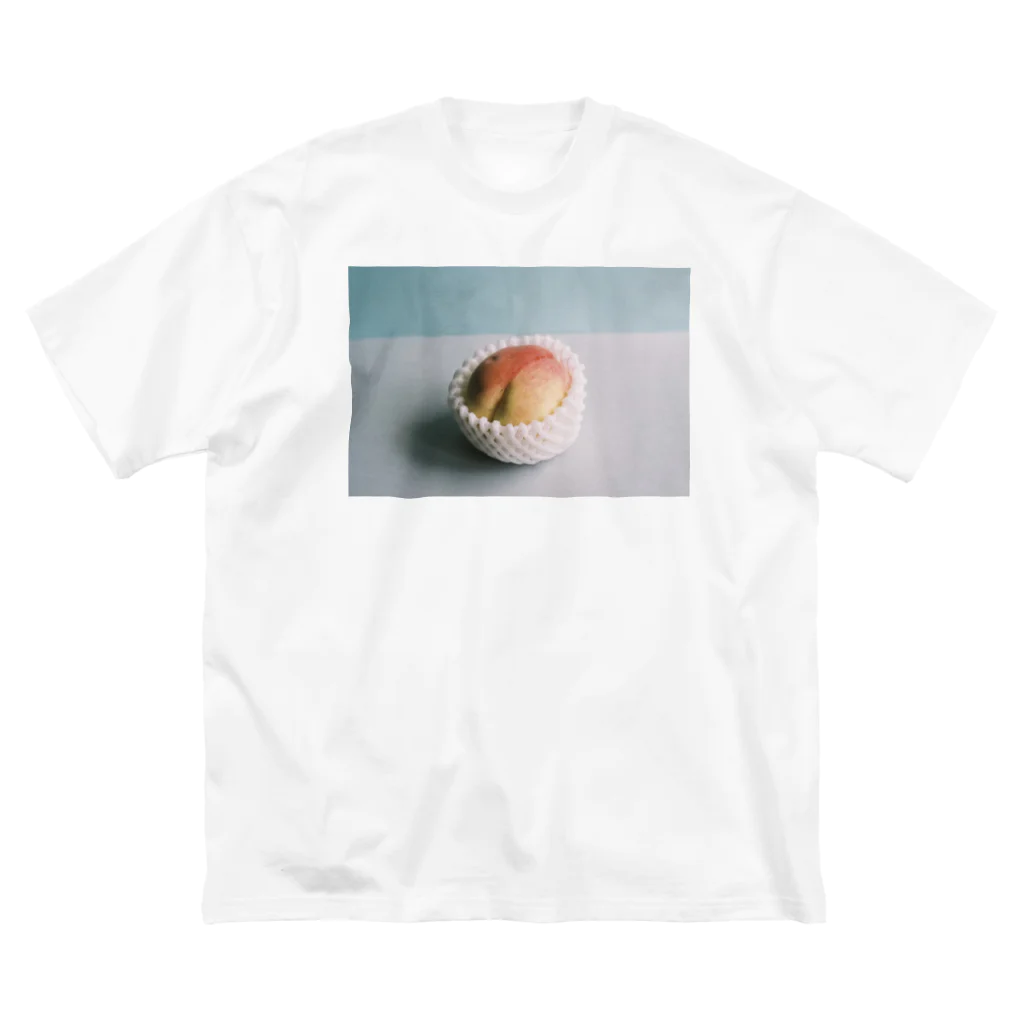 ubatamanoyumeのPeach Big T-Shirt