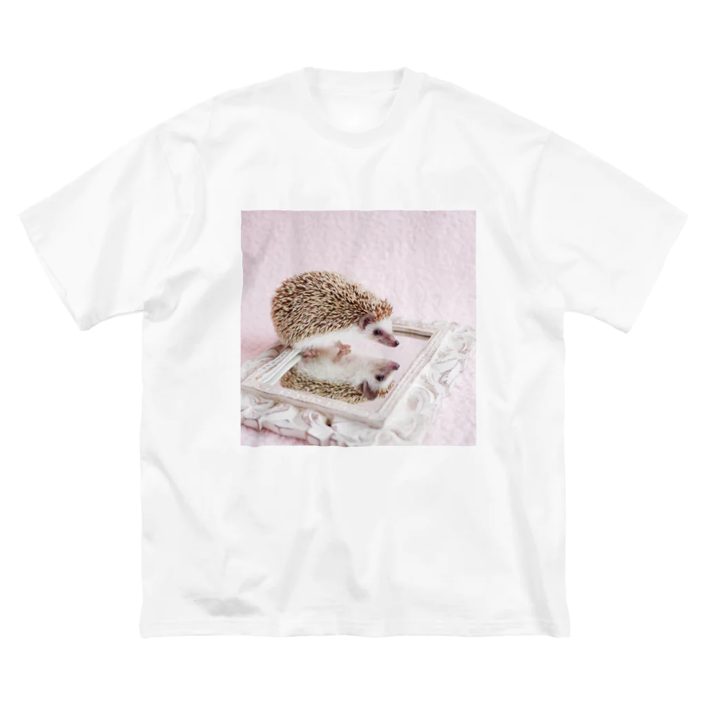 むぎこむ工房の鏡に映ったハリネズミ ビッグシルエットTシャツ