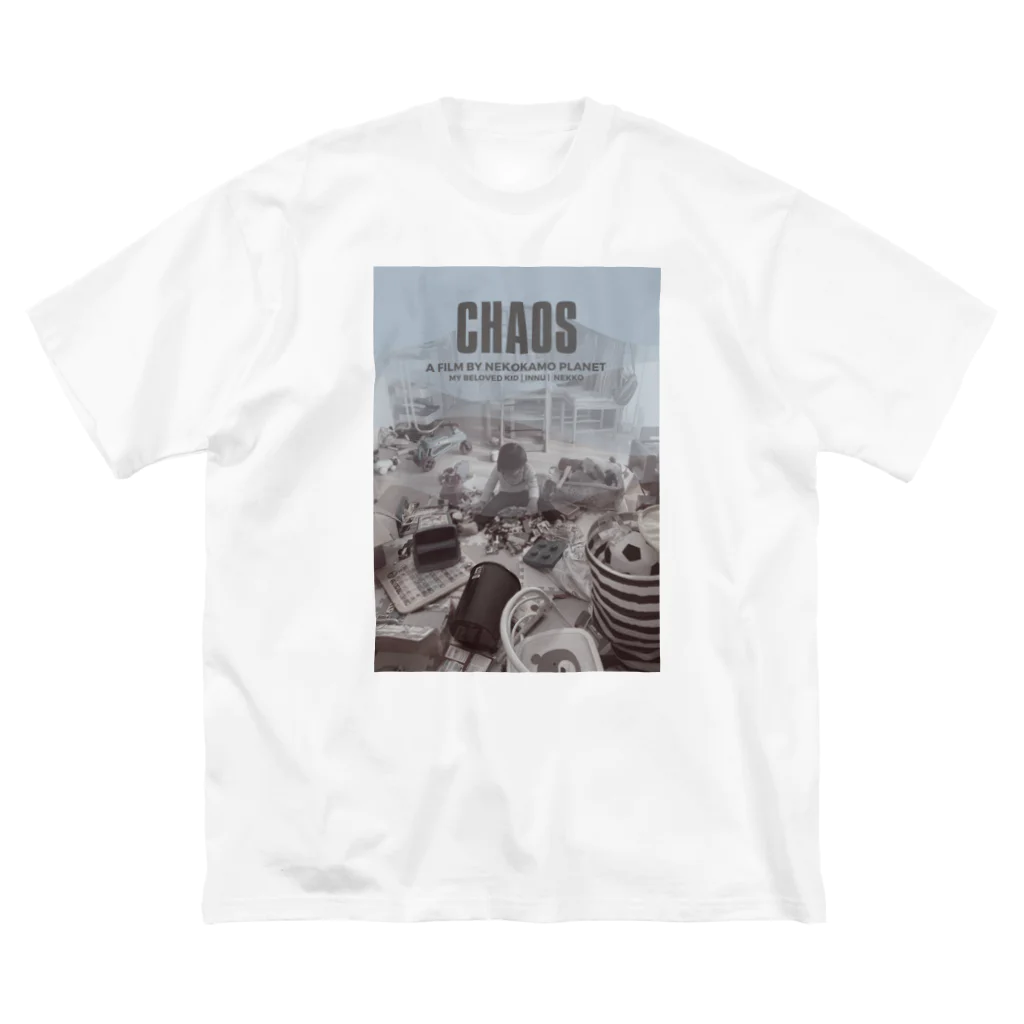 ネコカモプラネットのchaos（白） ビッグシルエットTシャツ