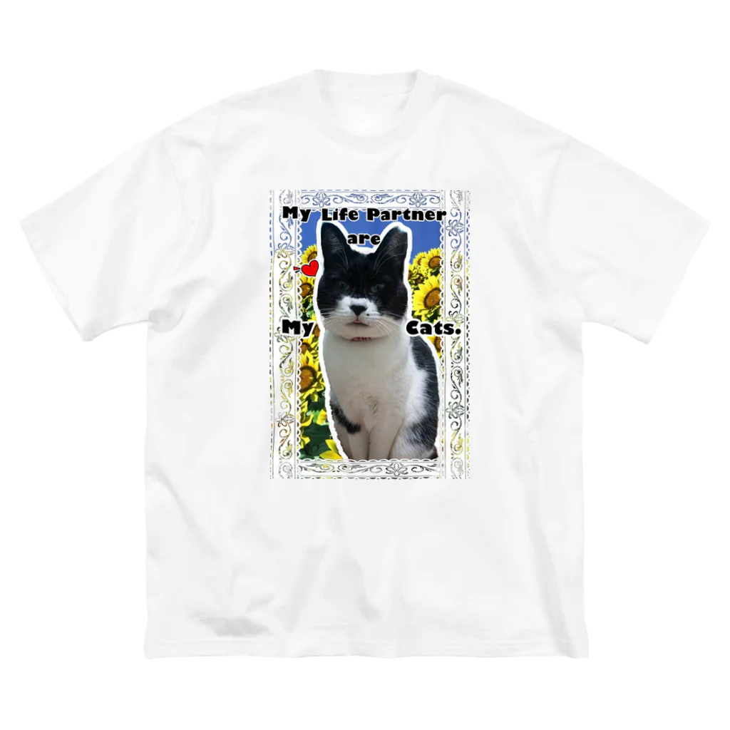 あしたのひまわりの目力たっぷりの白黒猫モンドちゃん ビッグシルエットTシャツ