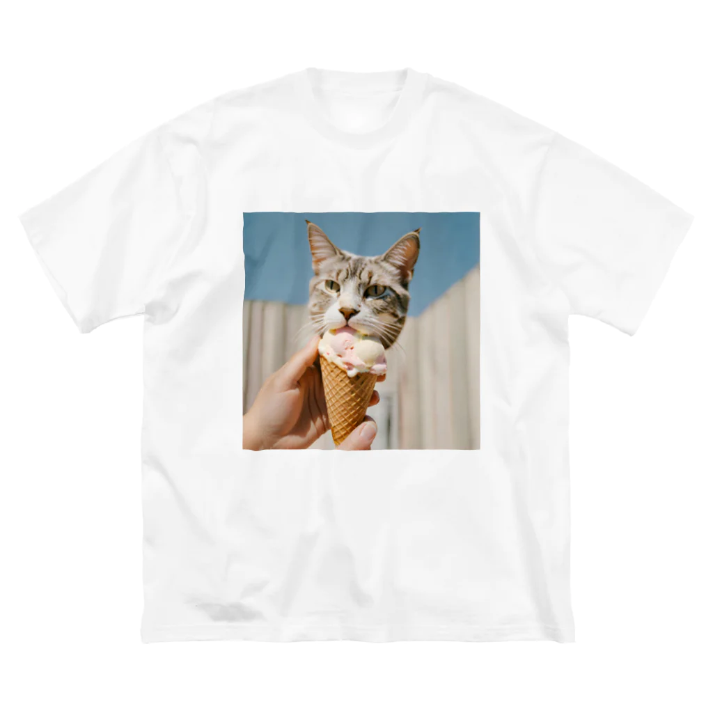 猫雑貨屋　ねこまろのアイスにかぶりつく猫 ビッグシルエットTシャツ